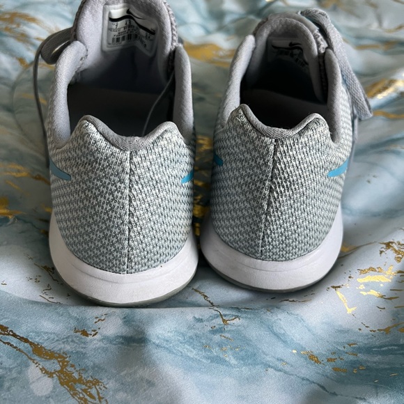 Comfy walking Nikes! Size 7 - Picture 3 of 6